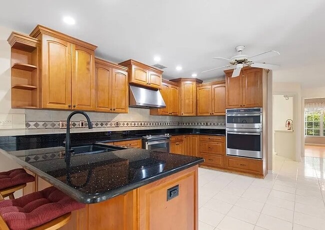 property at 3231 Parkwood Ct