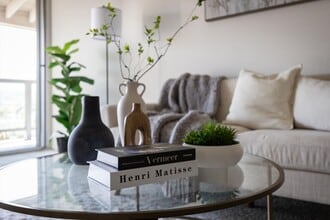 1560 Circa Del Lago in San Marcos, CA - Foto de edificio - Building Photo