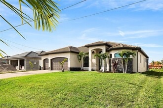 302 NW 32nd Pl in Cape Coral, FL - Building Photo - Building Photo