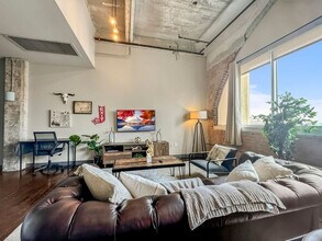 555 Evergreen St in Dallas, TX - Building Photo - Building Photo