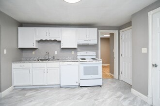320 N Ashland Ave in Green Bay, WI - Building Photo - Building Photo