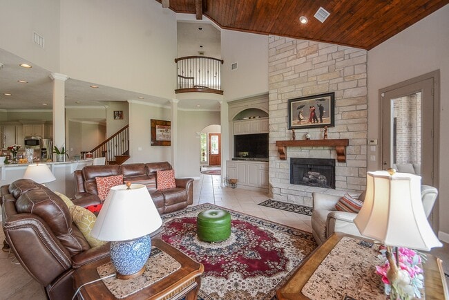 15302 Bandera Falls Bend