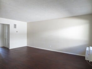447 W Elk Ave, Unit 447 in Glendale, CA - Building Photo - Building Photo