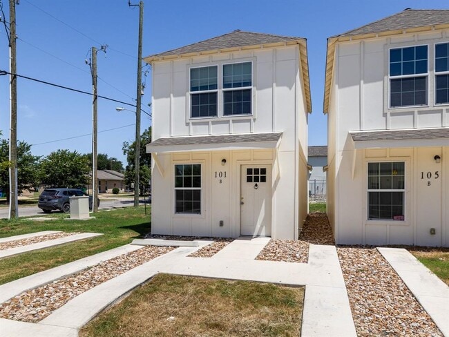 230 Debus Dr in Taylor, TX - Building Photo - Building Photo