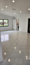 19955 SW 198th St in Miami, FL - Foto de edificio - Building Photo