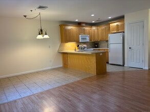 380 Main St in Wallingford, CT - Foto de edificio - Building Photo