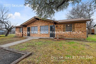 2801 Skyline Dr in Fort Worth, TX - Building Photo