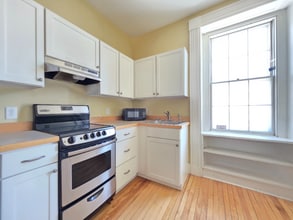 128 Hammond St, Unit 1 in Bangor, ME - Building Photo - Building Photo