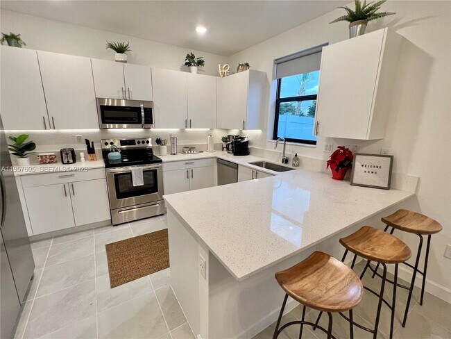 20433 NW 4th Ave in Miami, FL - Building Photo - Building Photo