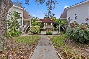 300 S Florida Ave in Tarpon Springs, FL - Building Photo