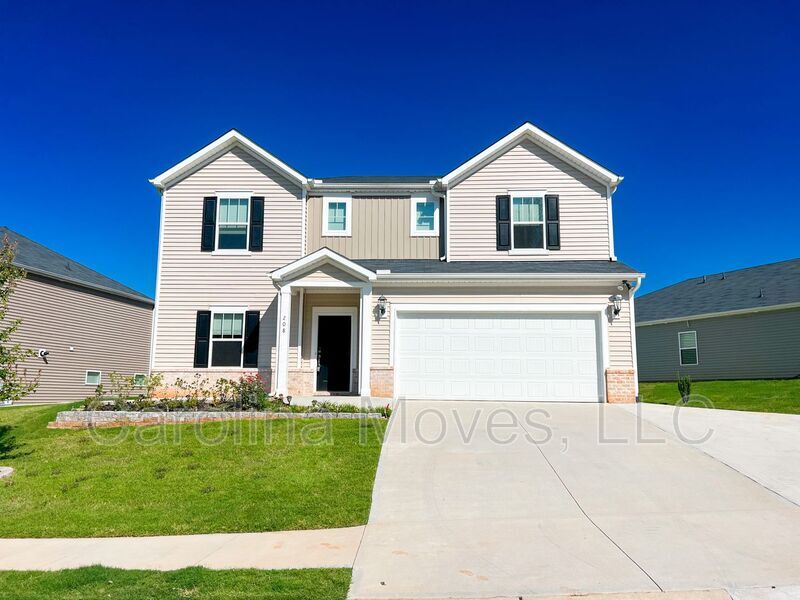 208 Pewter Cir in Simpsonville, SC - Building Photo