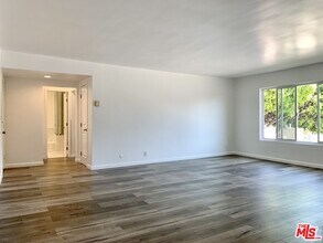 645 Westmount Dr-Unit -302 in West Hollywood, CA - Building Photo - Building Photo