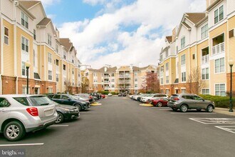 2204 Westcourt Ln in Herndon, VA - Building Photo - Building Photo