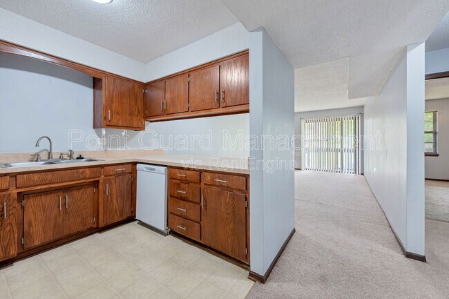 7101 N Chas Dr-Unit -D in Pleasant Valley, MO - Building Photo - Building Photo
