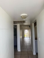 438 NE 210th Cir Terrace in Miami, FL - Building Photo