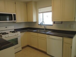 13522 Glenoaks Blvd in Los Angeles, CA - Building Photo - Building Photo