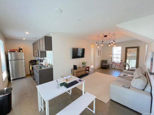 609 E Duffy Ln in Savannah, GA - Building Photo - Building Photo