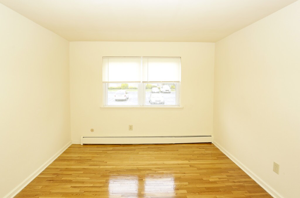 Parkwood Gardens Apartments in Edison, NJ