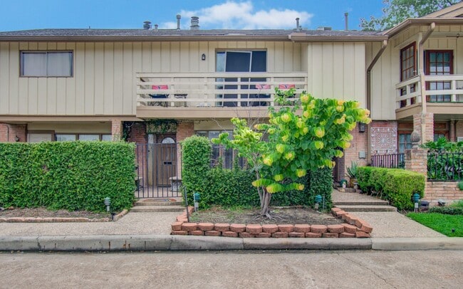 823 S Ripple Creek Dr