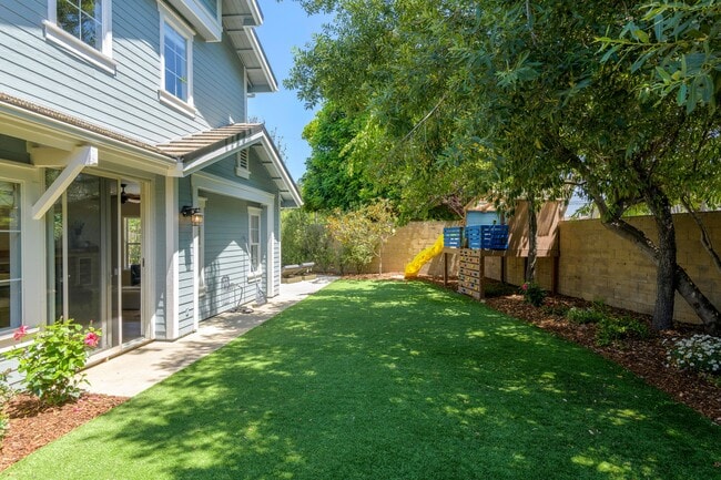 200 Oak View Ln in Santa Barbara, CA - Building Photo - Building Photo