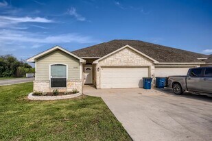 3032 Douglas Fir Dr in New Braunfels, TX - Building Photo