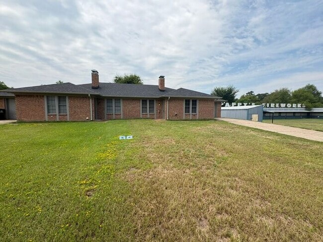 property at 13631 TX-364 Spur