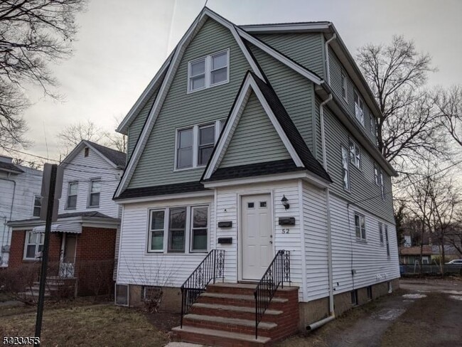 property at 52 Thomas St