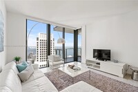 68 SE 6th St, Unit 2106 in Miami, FL - Foto de edificio - Building Photo