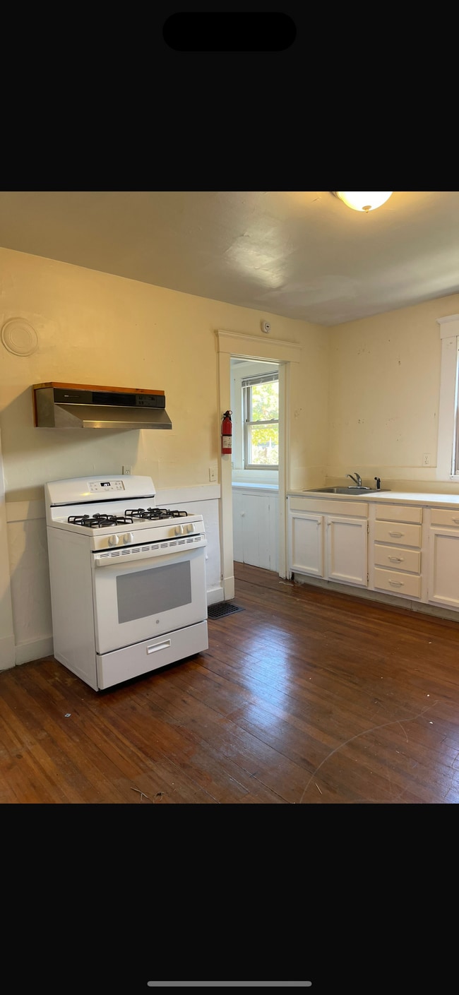 396 Whalley Ave, Unit 1R