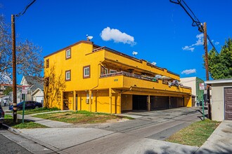 309 E 16th St in Santa Ana, CA - Building Photo - Primary Photo