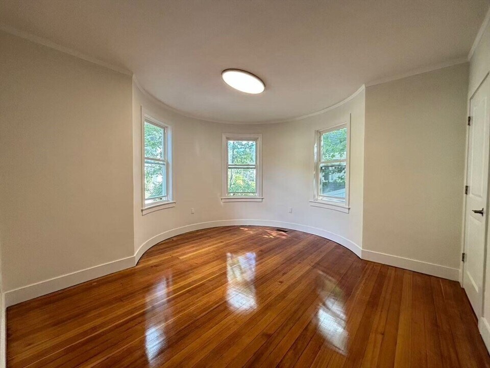 391 Linwood Ave in Newton, MA - Building Photo