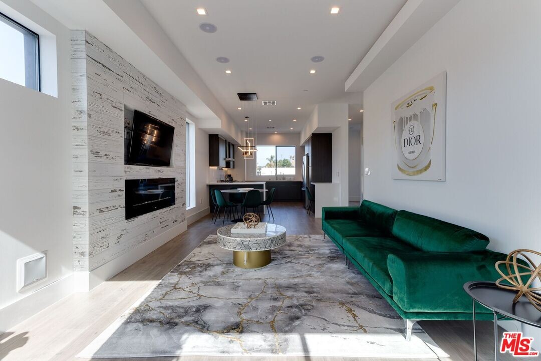 1936 Chariton St in Los Angeles, CA - Building Photo