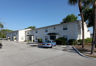 Governor's Manor Apartments in Orlando, FL - Foto de edificio - Building Photo