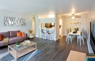 Redwood Plaza Apartments in Fremont, CA - Building Photo