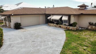 5330 Majestic Ct in Cape Coral, FL - Building Photo