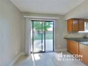 2435 Burns Dr in Middleburg, FL - Building Photo - Building Photo