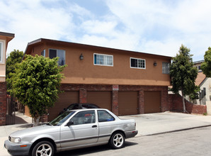 455 Rose Ave in Long Beach, CA - Building Photo - Building Photo