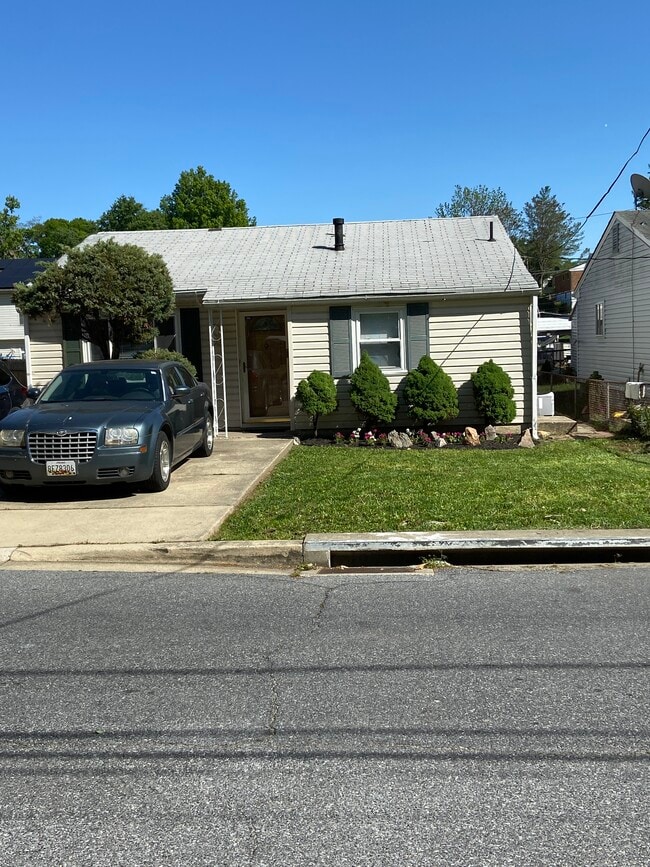 property at 702 Clovis Ave