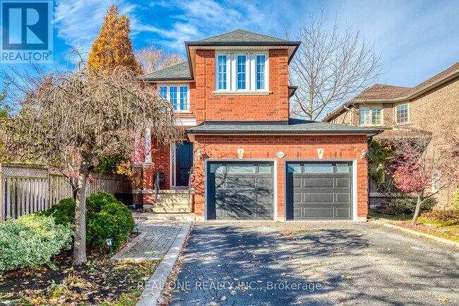 2163 Westmount Dr in Oakville, ON - Building Photo - Building Photo