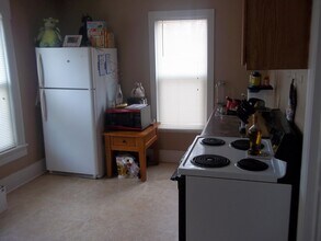 358 N 15th St, Unit A in Manhattan, KS - Building Photo - Building Photo