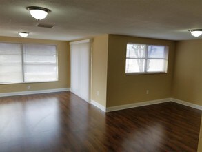 7724 Jasmine Blvd in Port Richey, FL - Building Photo - Building Photo