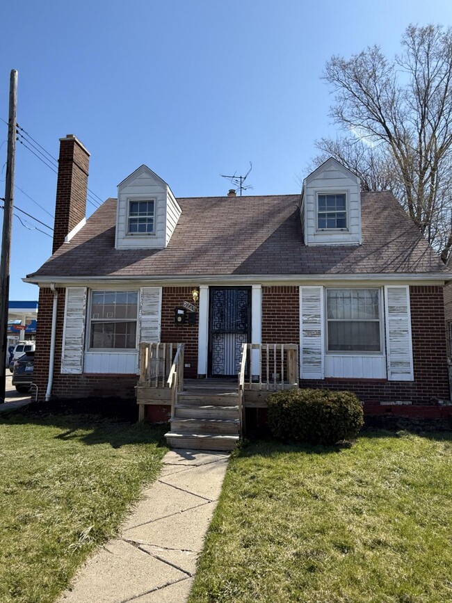 property at 11430 Hubbell Ave