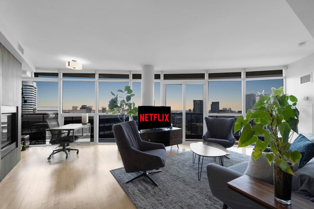 224 Carlton St. in Toronto, ON - Building Photo