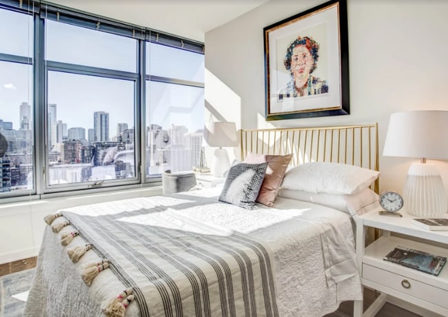 341 W Chestnut St in Chicago, IL - Building Photo - Building Photo