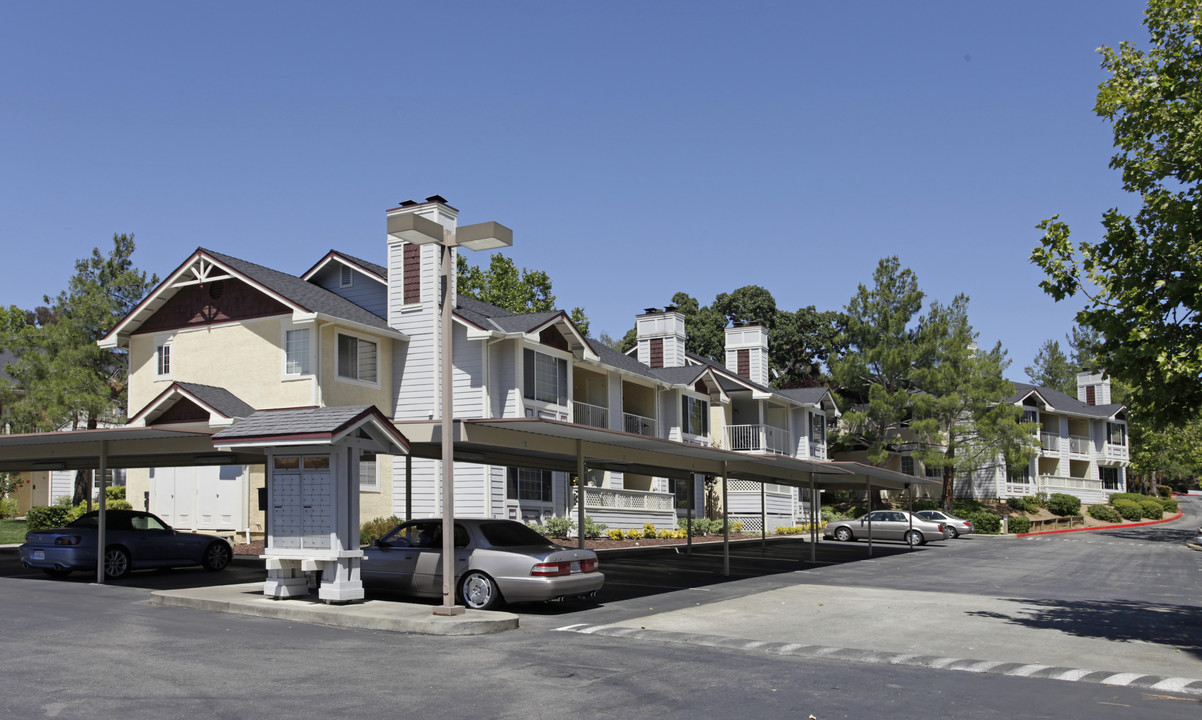 Brentwood Apartments in Pleasanton, CA - Foto de edificio