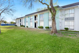 The Alora Apartments in Houston, TX - Building Photo - Building Photo