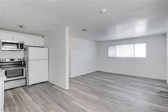 304 Orland St in Las Vegas, NV - Building Photo - Building Photo