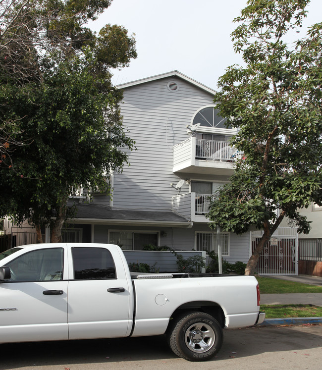 775 Gardenia Ave in Long Beach, CA - Foto de edificio - Building Photo