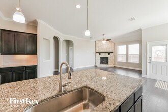 4041 Honeyapple Way in Fort Worth, TX - Foto de edificio - Building Photo