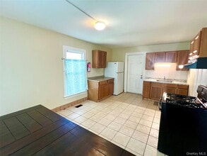 30 Knapp Ave in Middletown, NY - Building Photo - Building Photo